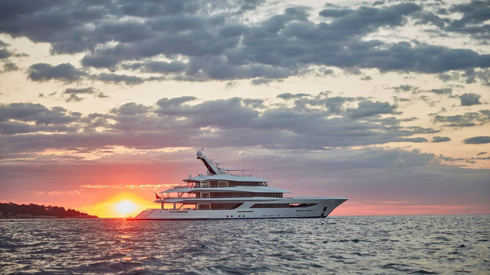 7 Things To Expect From The Superyacht Market In 2017